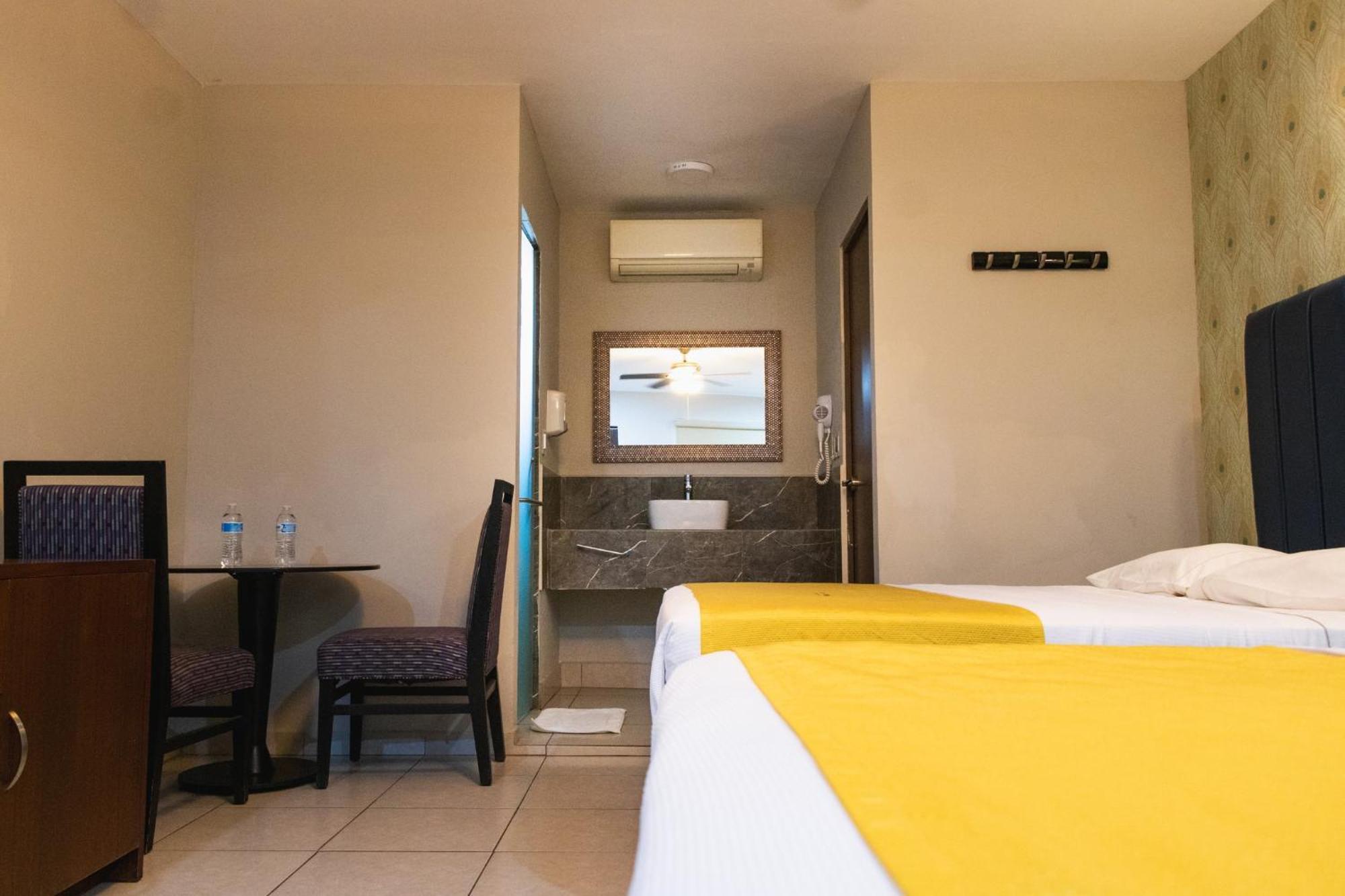 Hotel Maioris El Diez Culiacán Esterno foto